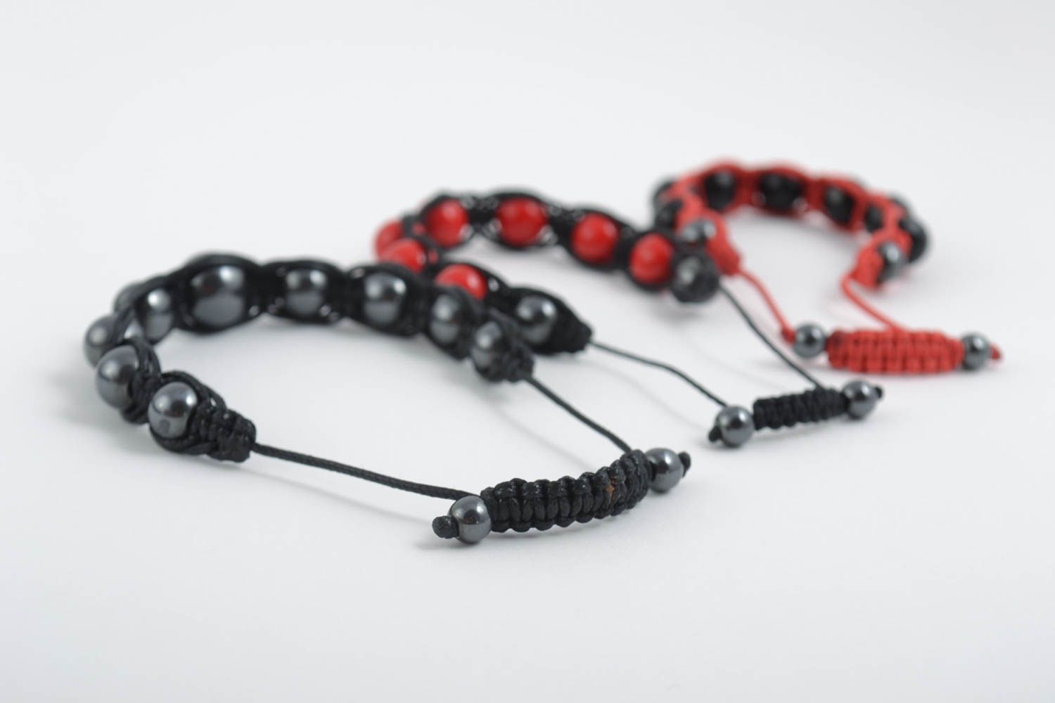 Bracelets en pierres Bijoux fait main Accessoires femme rouges noirs 3 pièces photo 2