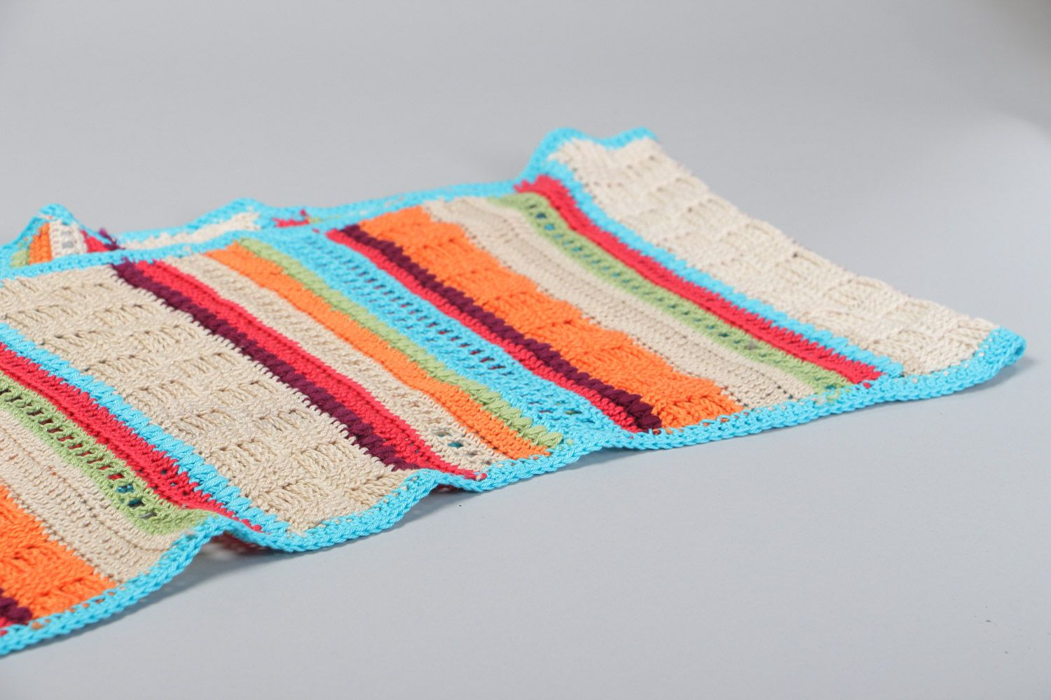 Gestreifte bunte handgemachte gehäkelte Serviette aus Baumwolle für Tisch Dekor foto 4