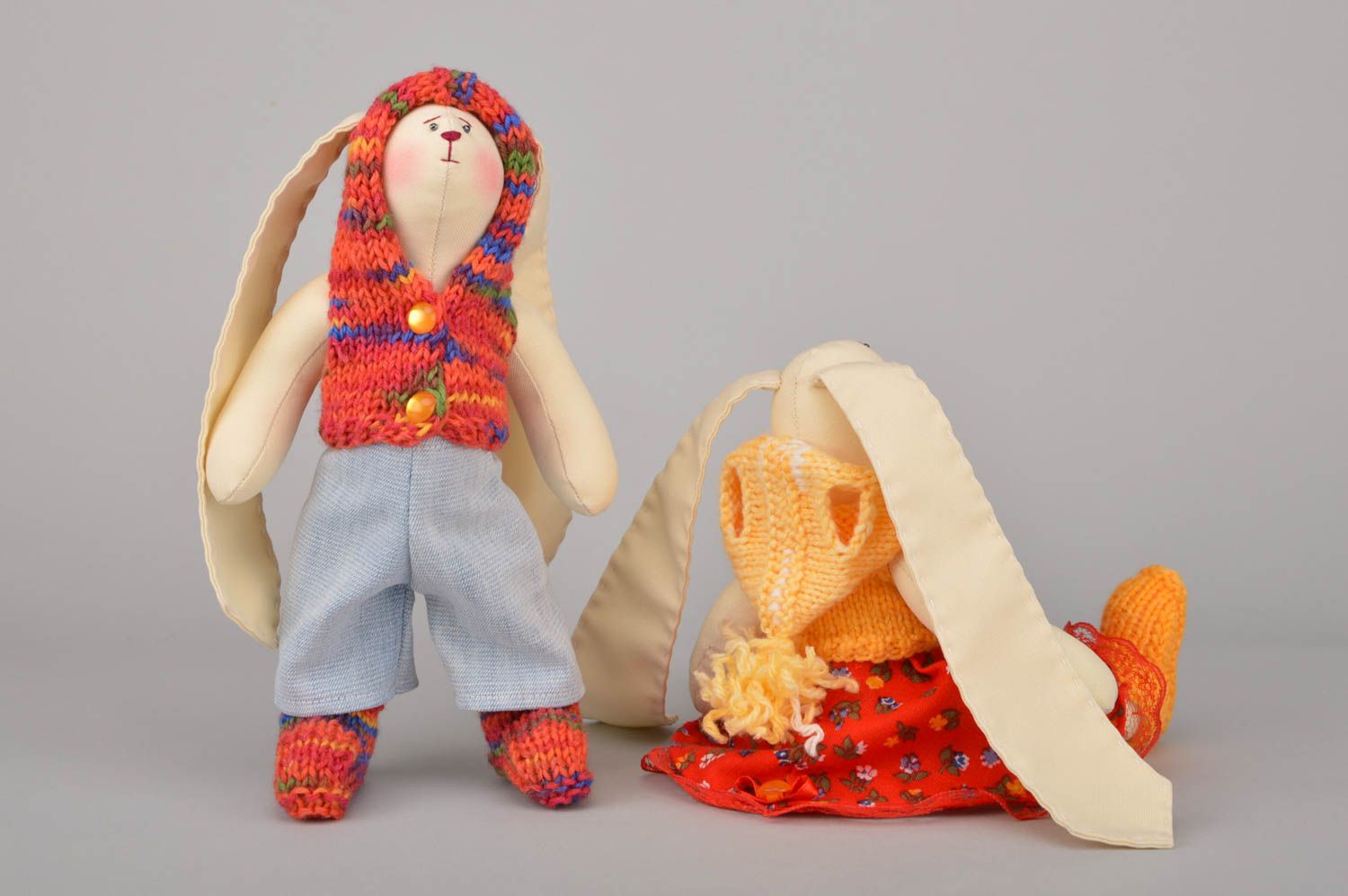 Набор тканевых игрушек заек в капюшонах 2 шт из хлопка ручной работы авторских фото 4