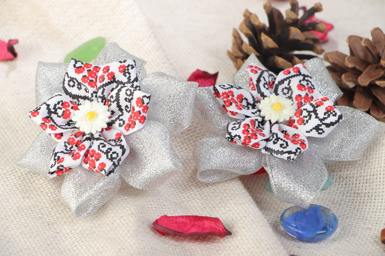 Set d'élastiques à cheveux faits main fleurs en rubans 2 pièces couleur grise photo 1