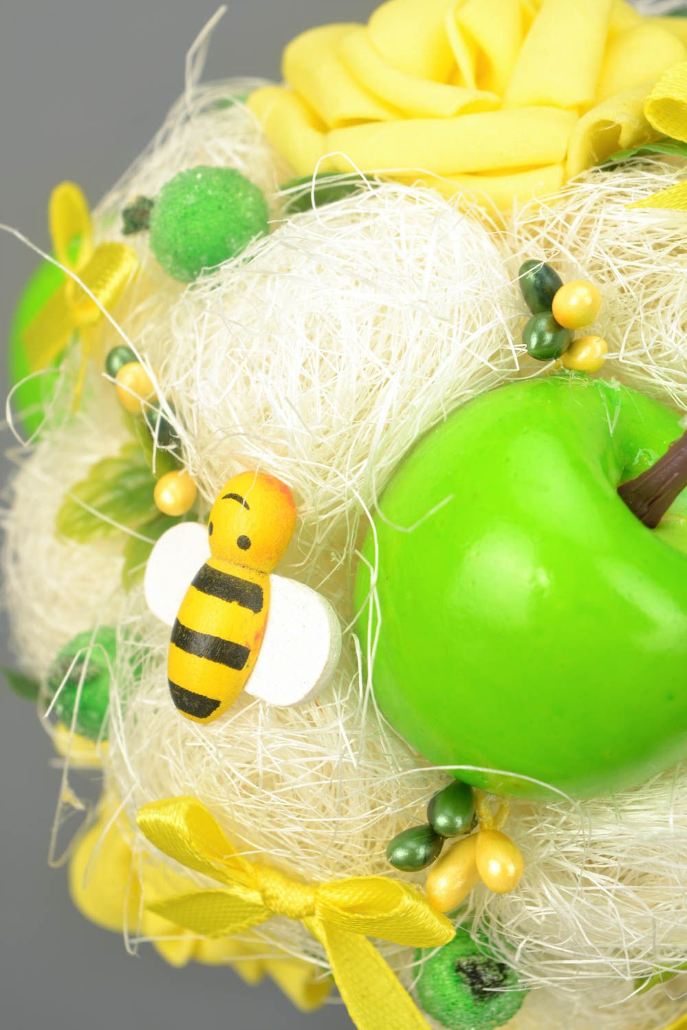 Топиарий с яблоками и пчелками фото 3