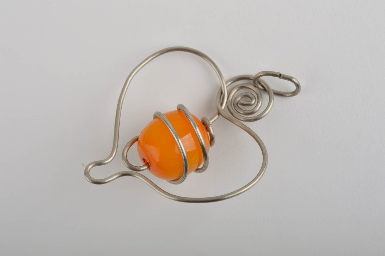 Pendentif ambre Bijou fait main métallique en forme de cœur Accessoire femme photo 3