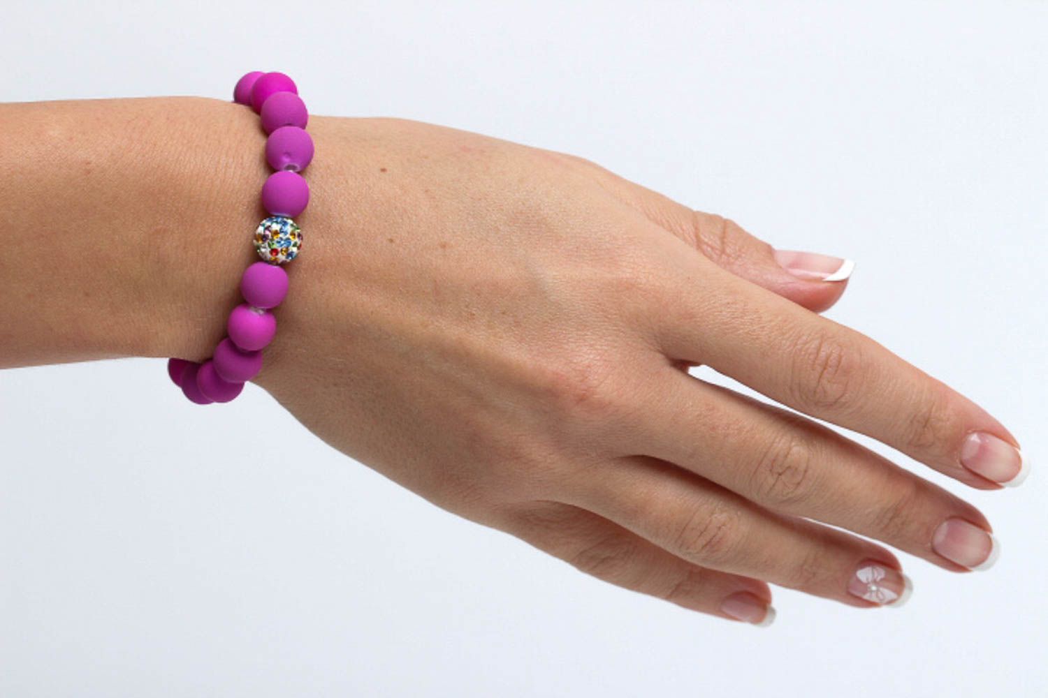 Bracelet tendance Bijou fait main de couleur violette Accessoire femme photo 5
