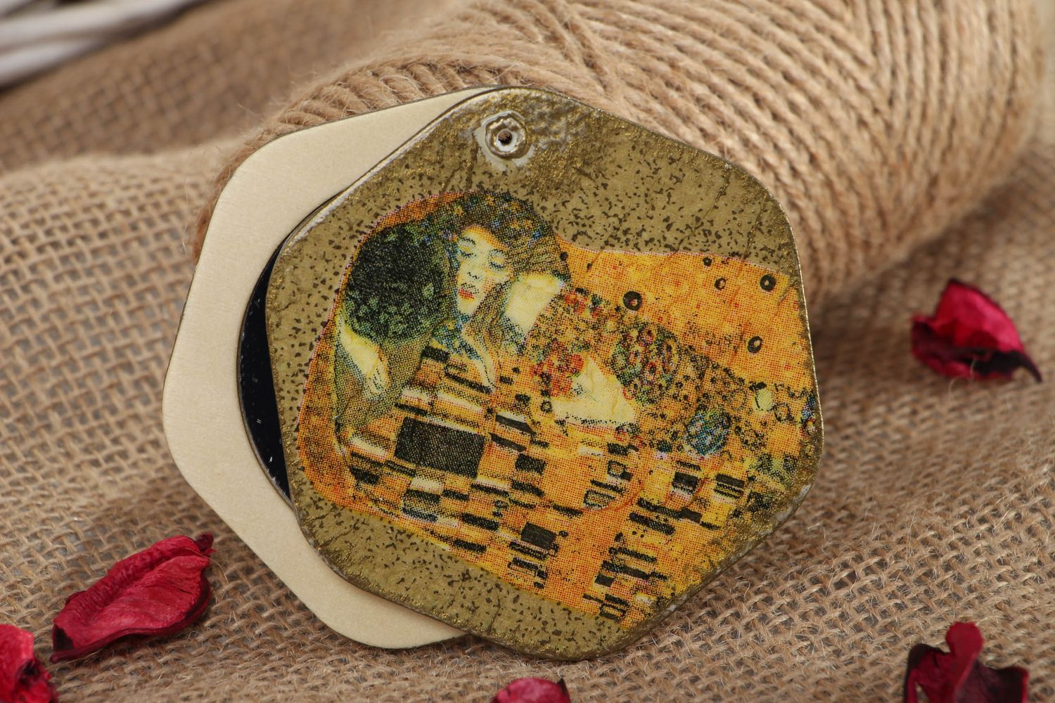 Pocket mirror with decoupage wooden frame photo 5