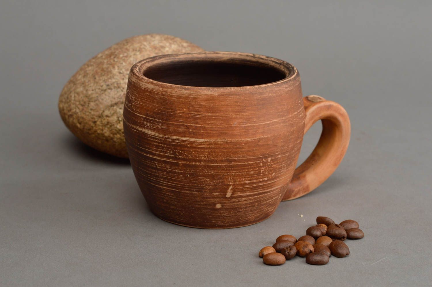 Глиняная чашка небольшая коричневая маленькая объемом 100 мл ручной работы фото 1