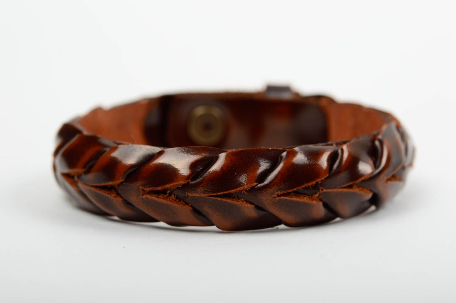 Stilvolles braunes schönes geflochtenes handgemachtes Armband aus Naturleder foto 1