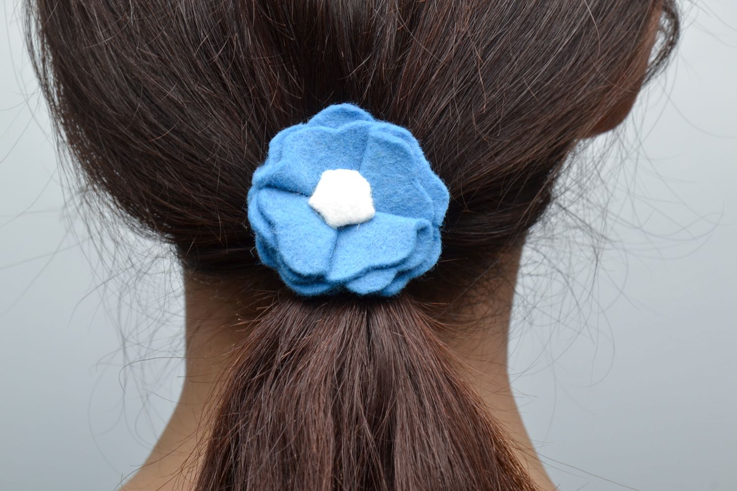 Élastique à cheveux en feutre fleur bleue  photo 2