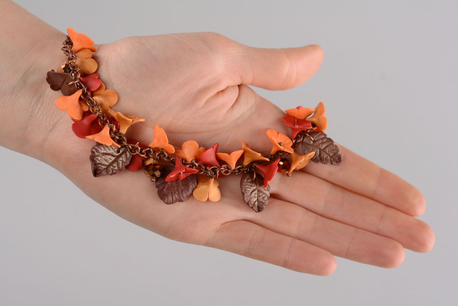 Handgemachtes Armband aus Polymerton mit Blumen foto 7