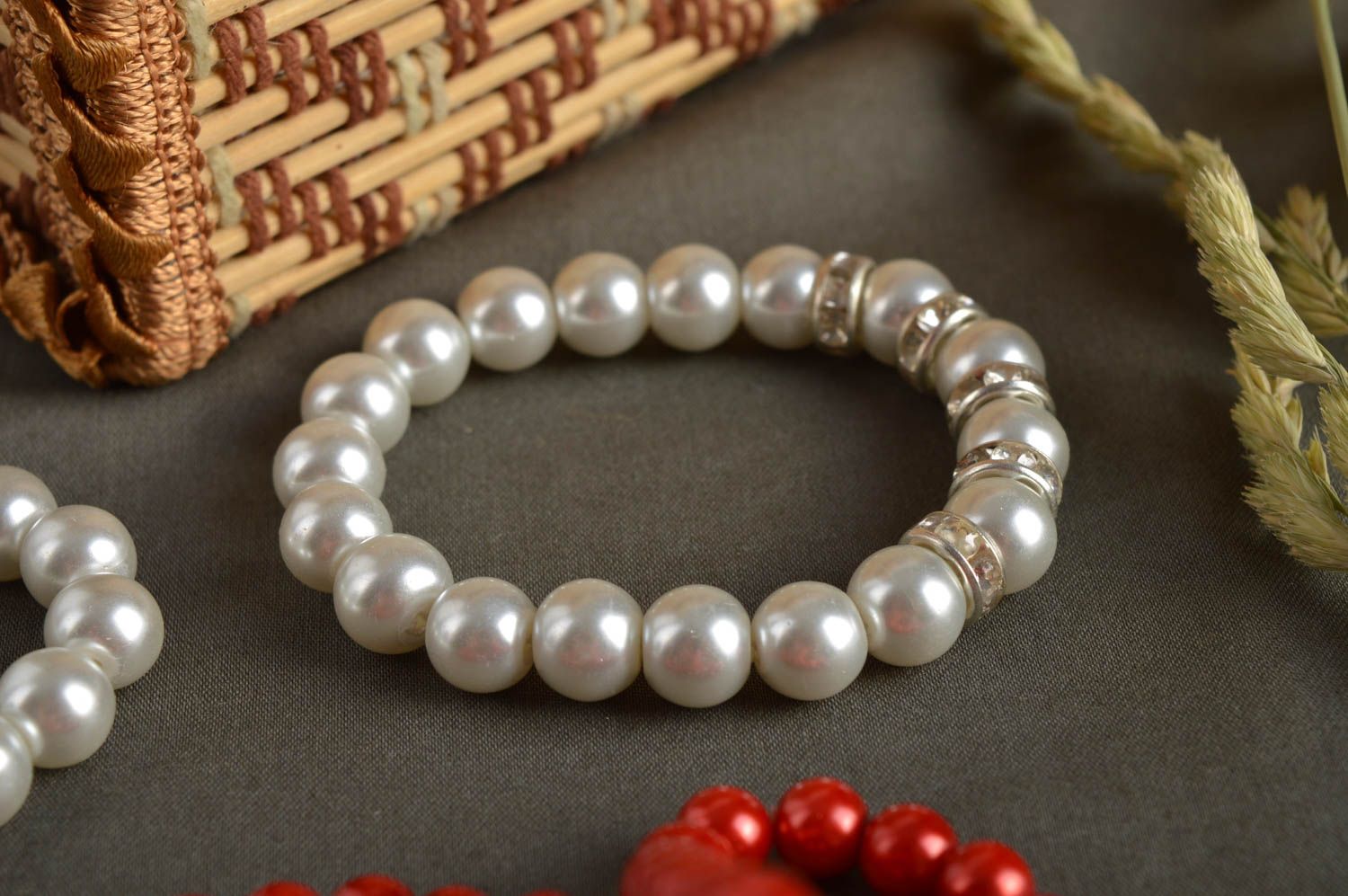 Handmade white festive bracelet unusual elegant bracelet stylish accessory photo 2