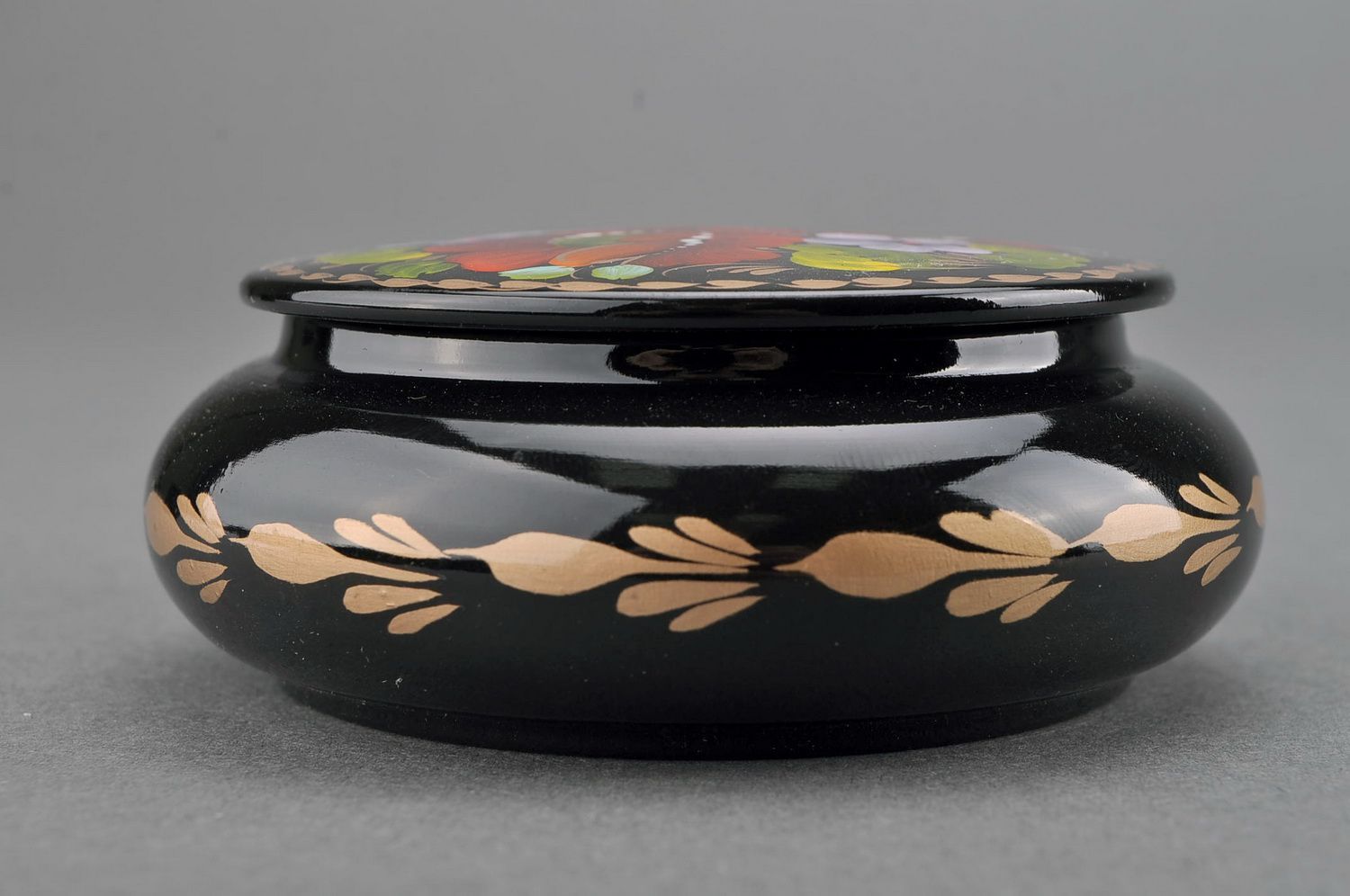 Шкатулка деревянная круглая с выпуклыми краями Маки цветут фото 3