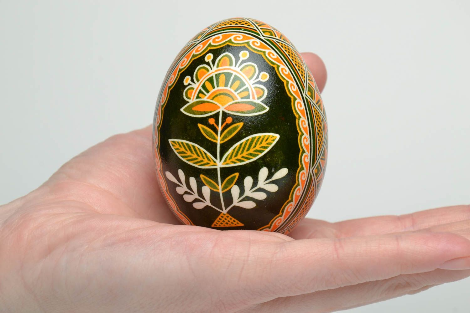 Oeuf de Pâques peint fait main avec symboles traditionnels en oeuf d'oie petit photo 5