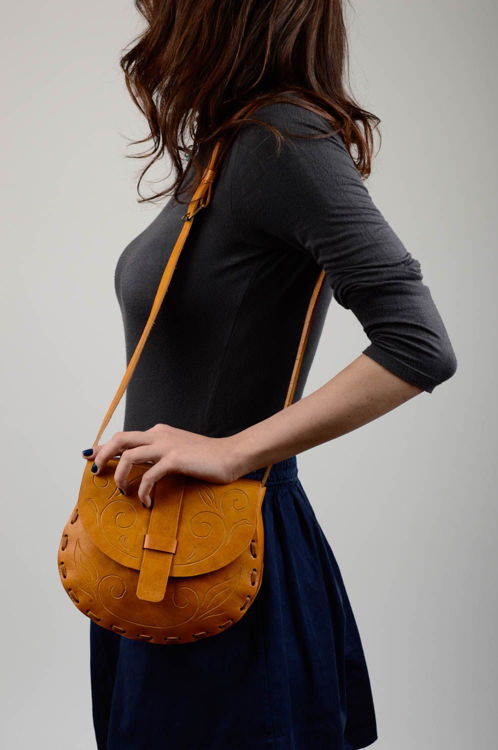 Damen Umhängetasche handgefertigte Damentasche Leder stilvolles Mode Accessoire foto 2