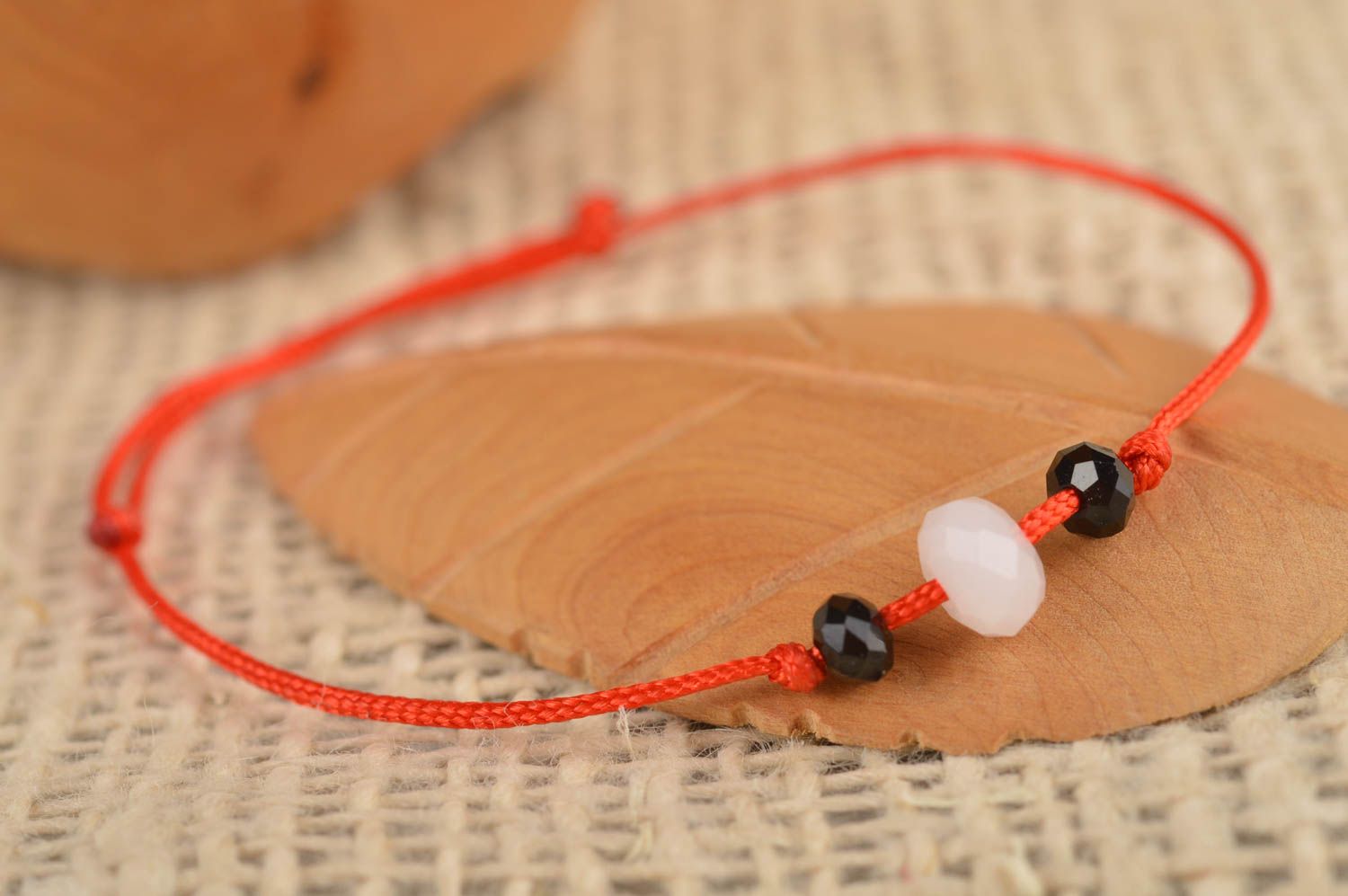 Handmade accessory beautiful wrist bracelet with bead red designer bracelet   photo 1