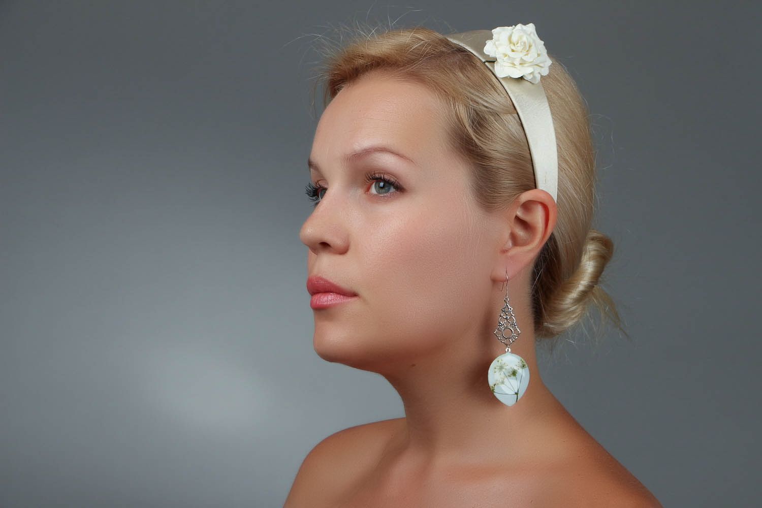 Earrings with white wild flowers photo 4