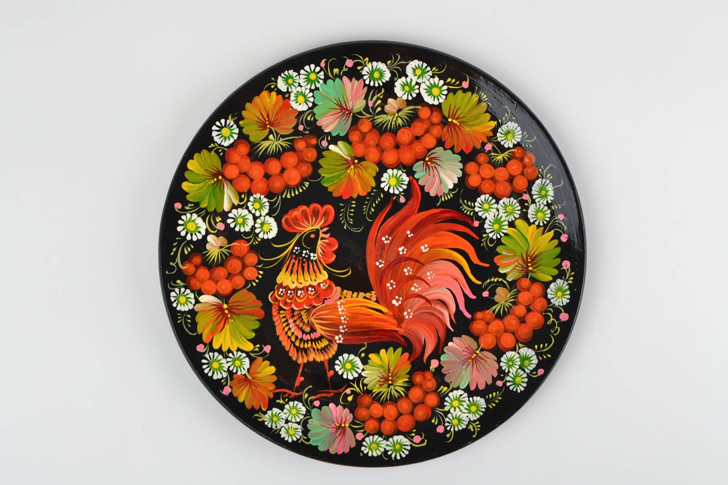 Красивая деревянная тарелка с Петриковской росписью маслом ручной работы фото 3