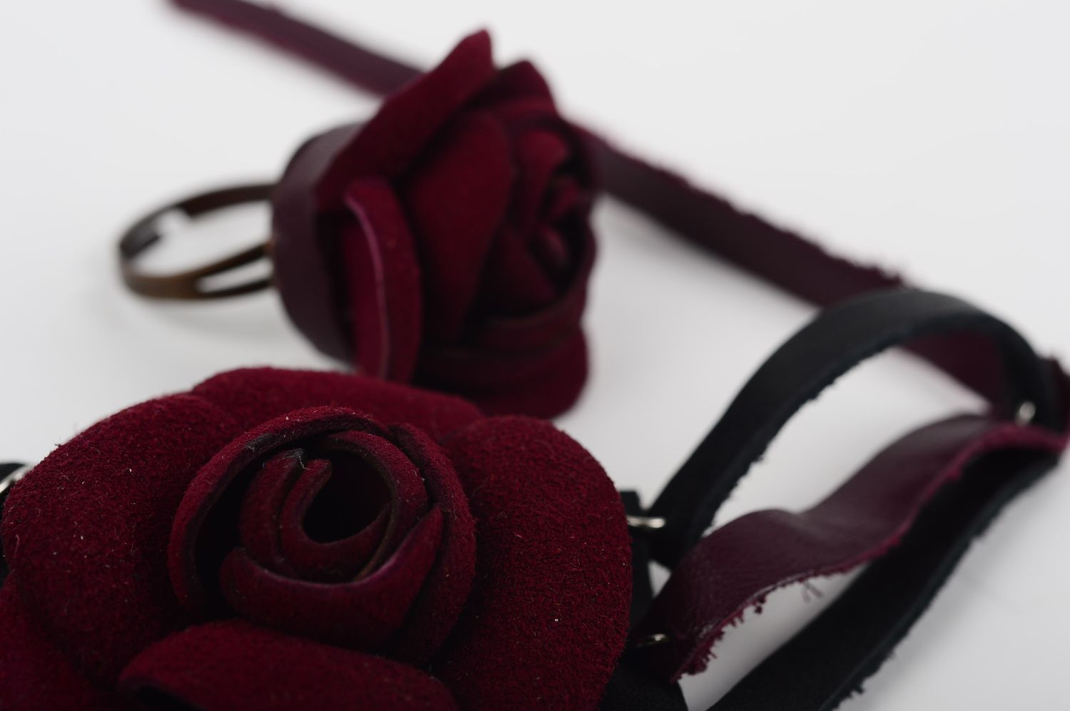 Set de Bijoux fait main en cuir avec roses bordeaux design Cadeau femme photo 3