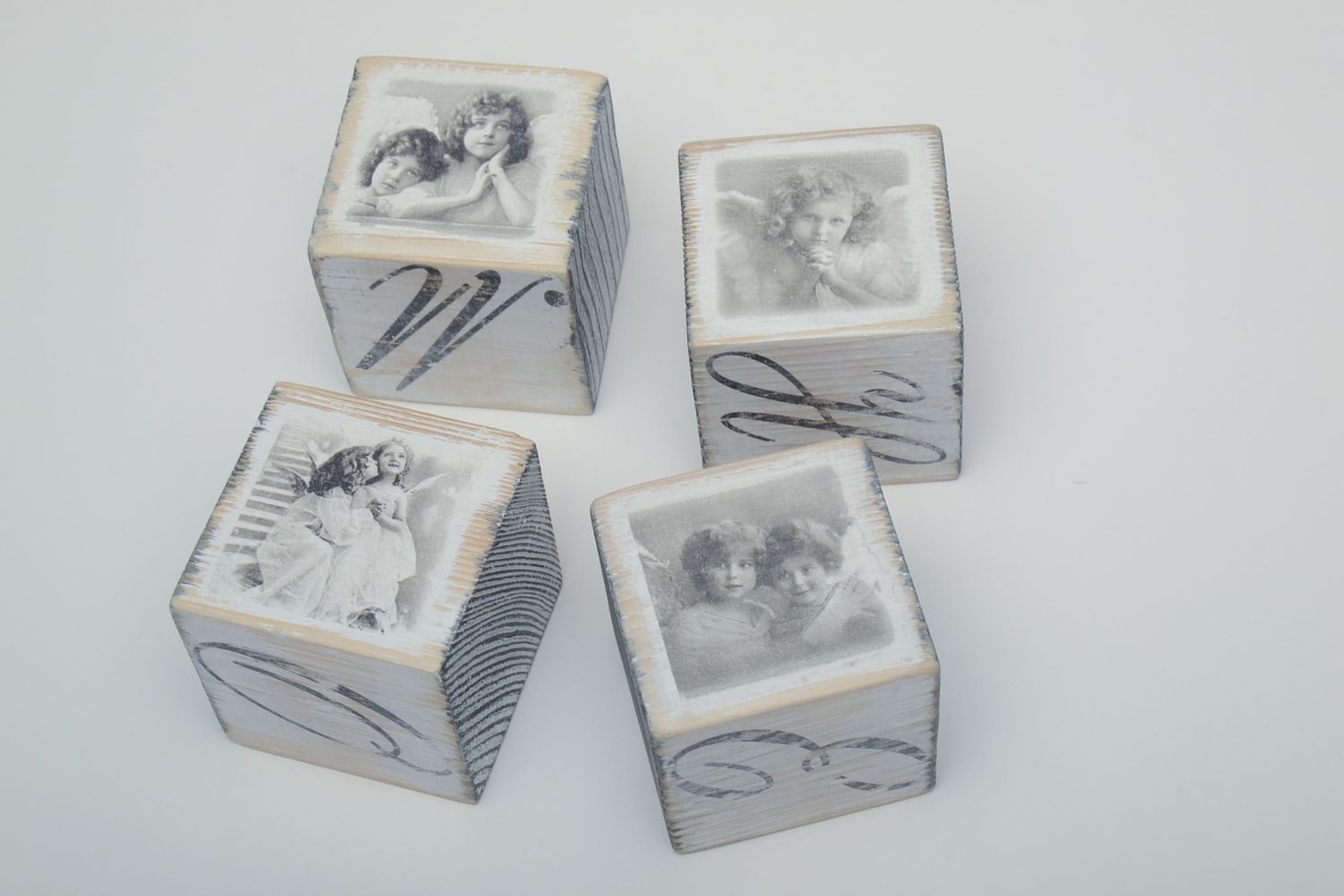 Petits cubes en bois blancs Home pour décoration quatre pièces faits main photo 3
