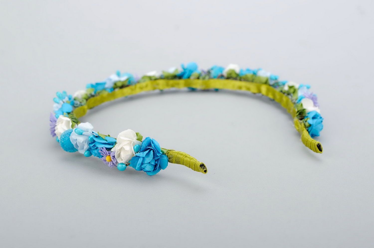 Headband with blue artificial flowers photo 5