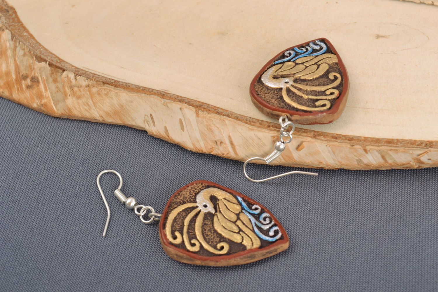 Handmade ceramic dangling earrings with birds painted with acrylics photo 1