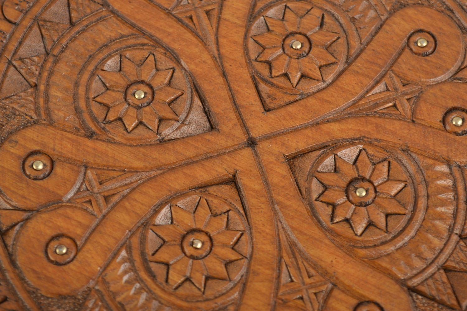 Подарочная тарелка ручной работы декор на стену резная деревянная посуда фото 2