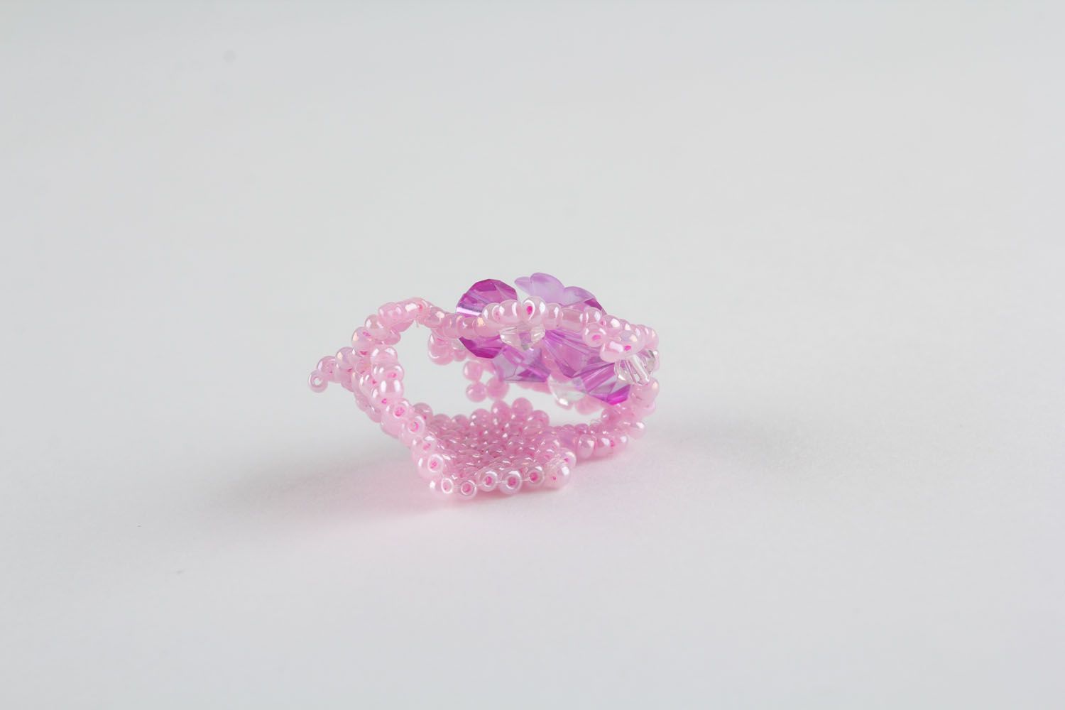 Розовое кольцо из бисера фото 3