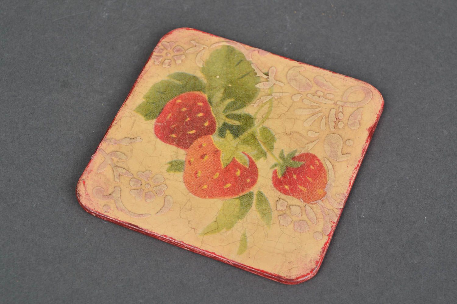 Homemade coaster for a cup Strawberry photo 1