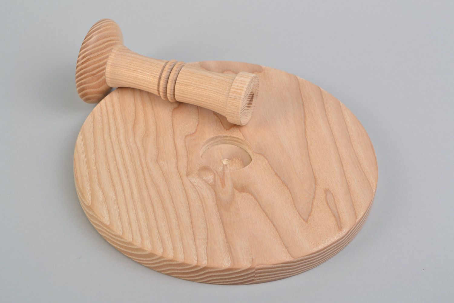 Handgemachter Tortenständer aus Holz auf Fuß hell Handarbeit Geschenk  foto 4