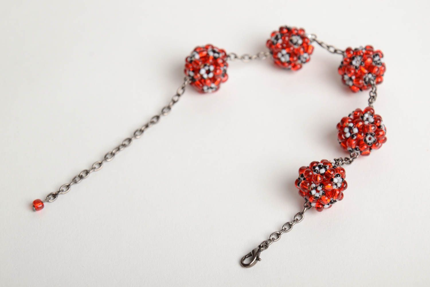 Handmade metal chain women's wrist bracelet with red and white bead woven balls photo 4