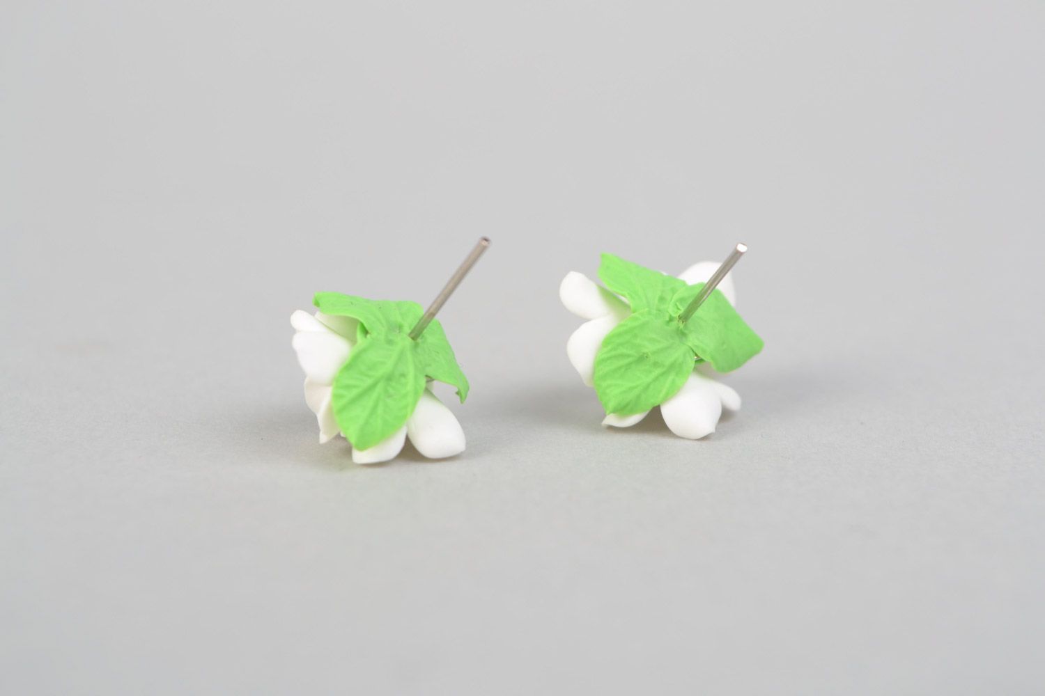 Small tender stud earrings with white flowers hand made of polymer clay photo 4