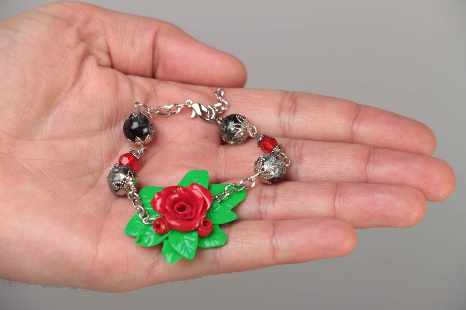 Handmade Armband aus Polymer Ton mit Blumen Glaskugeln rot grün schwarz  foto 6
