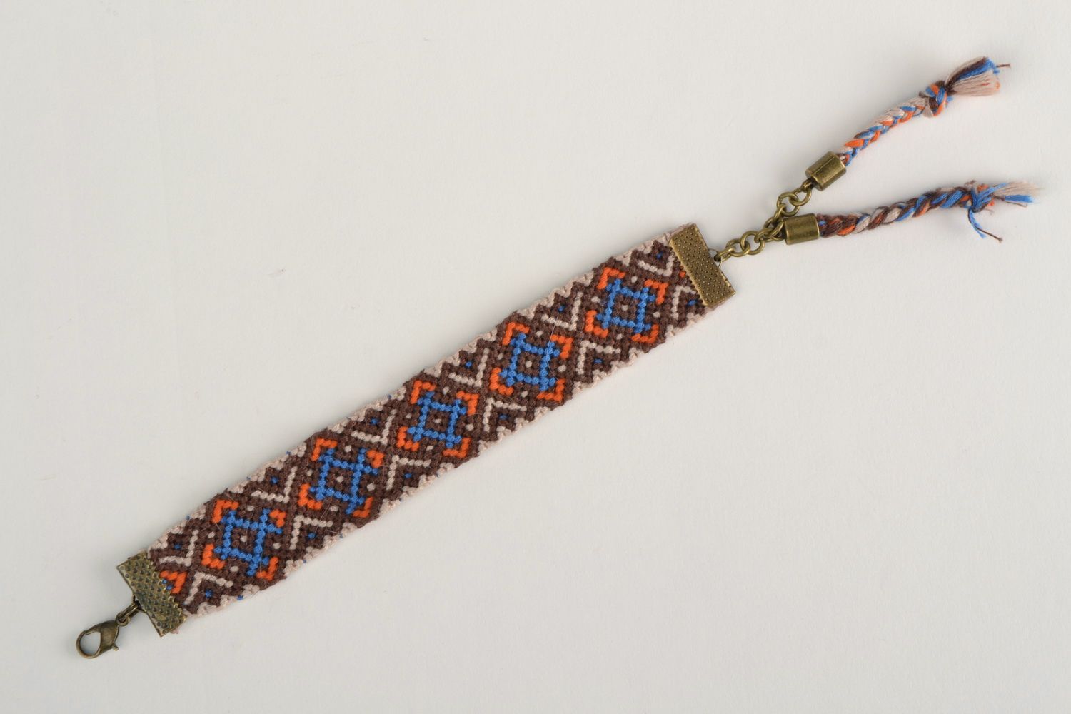 Текстильный браслет из ниток фенечка разноцветный с орнаментом ручная работа фото 5