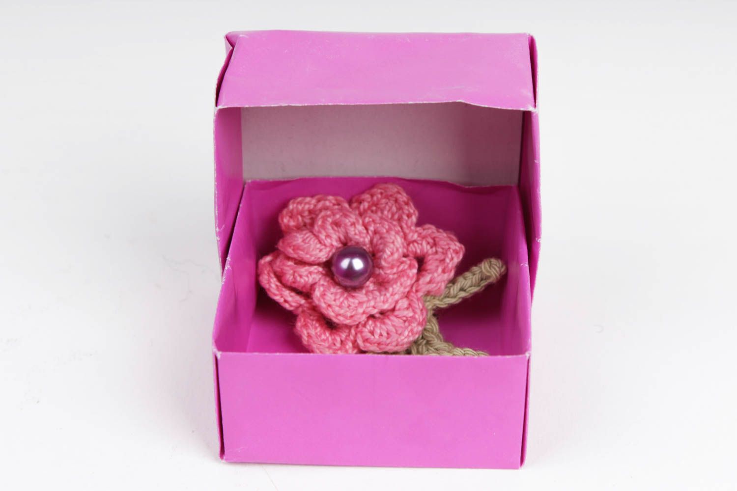Broche fleur rose Bijou fait main tricot au crochet Cadeau femme original photo 3