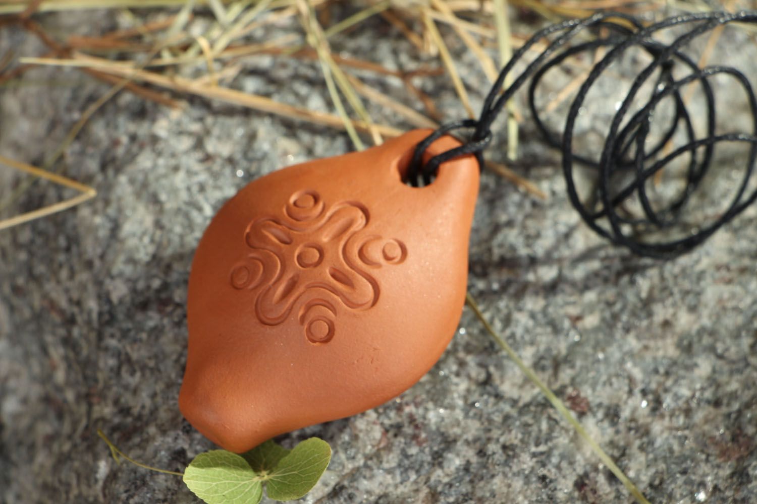 Ceramic pendant whistle photo 5