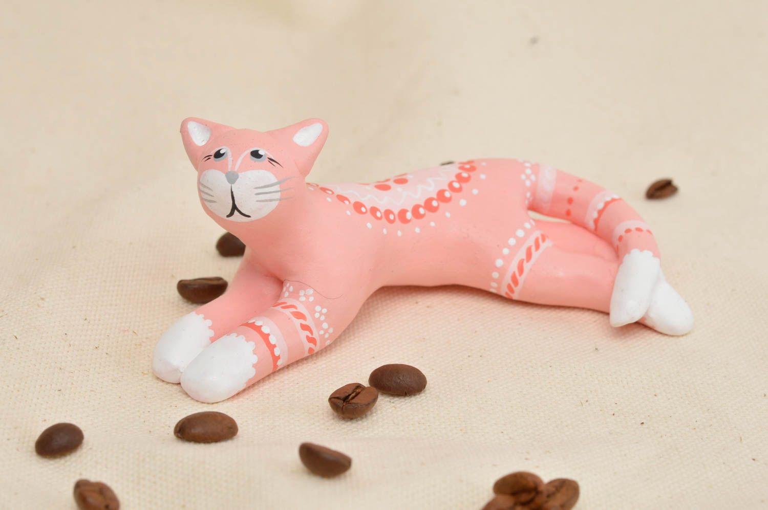 Расписная керамическая статуэтка из глины в виде розовой кошки ручная работа фото 1