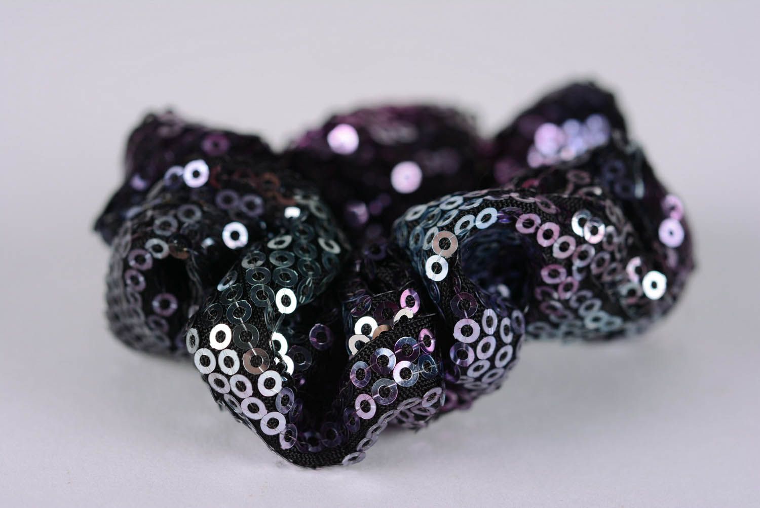 Scrunchy with sequins photo 4