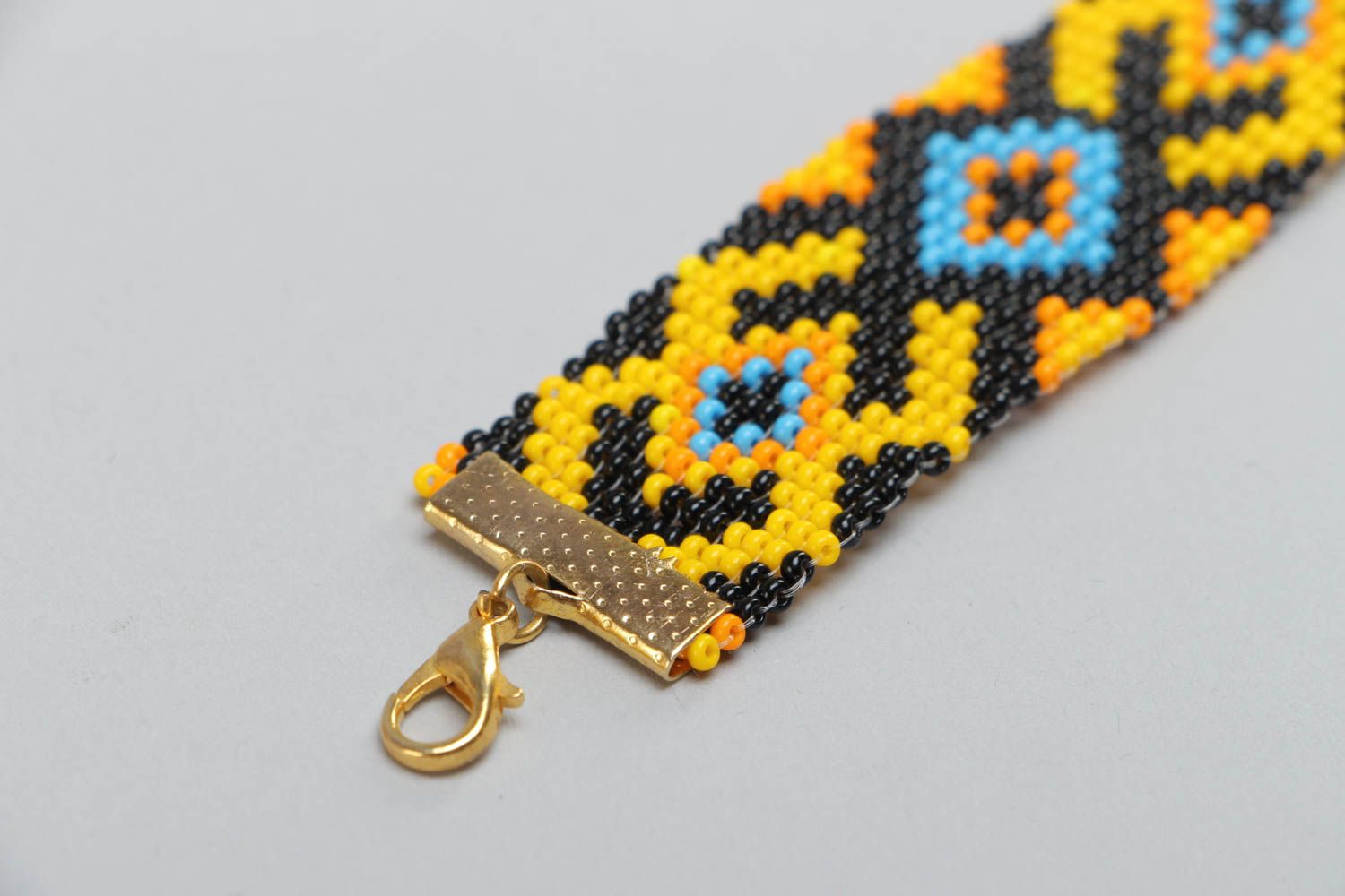 Handgemachtes buntes Armband mit Ornament aus Glasperlen im ethnischen Stil foto 4