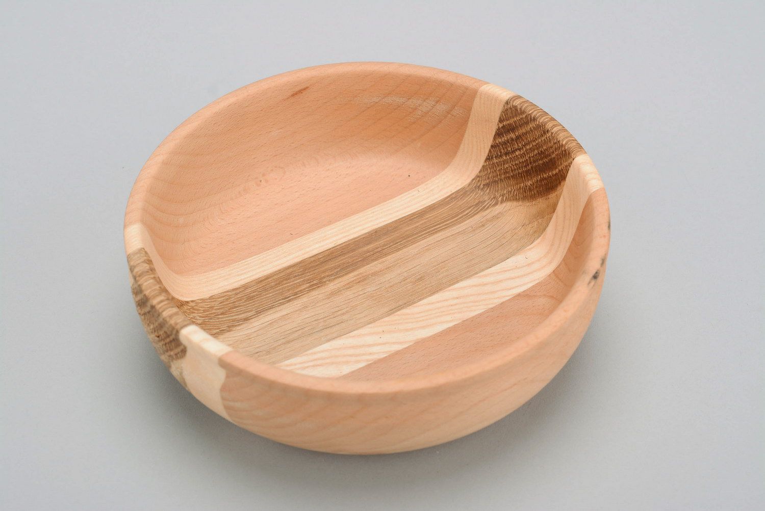 Plato de madera para los productos secos foto 2