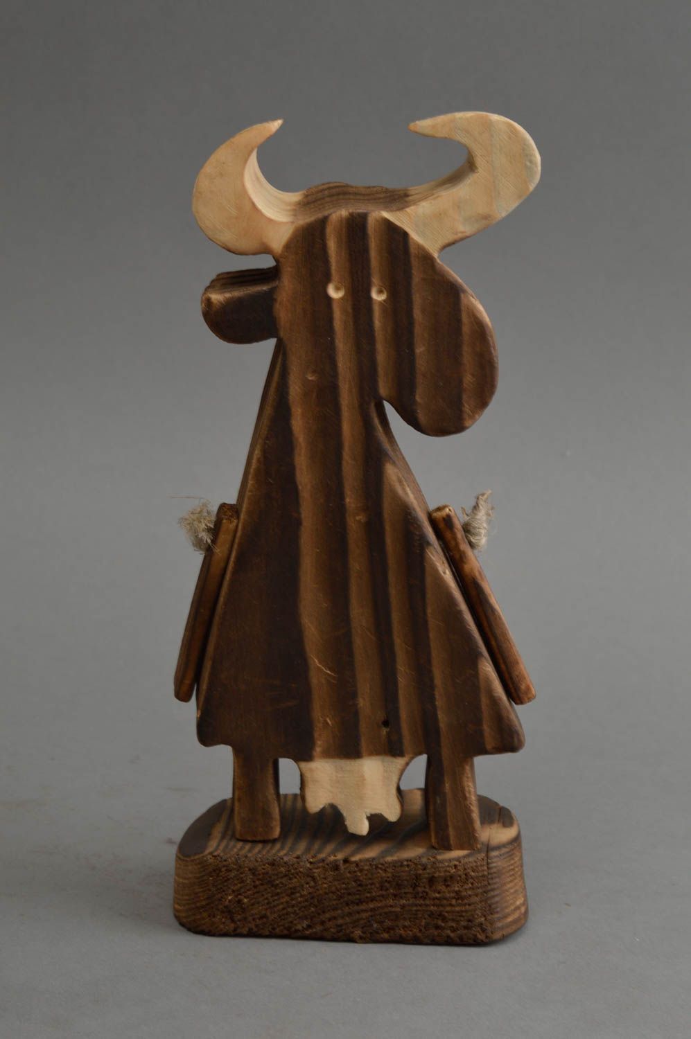 Деревянная статуэтка ручной работы оригинальная корова авторская красивая фото 2