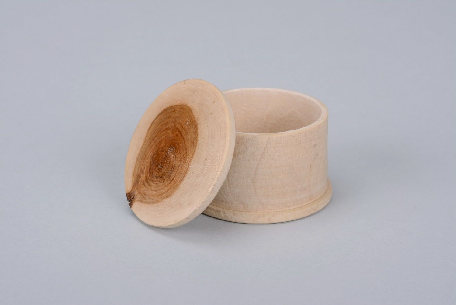 Salt-spice cellar made of wood photo 2