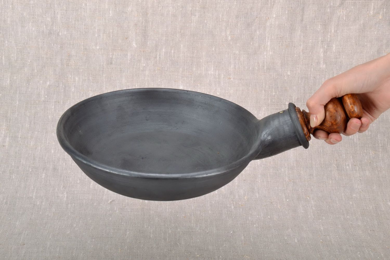Ceramic frying pan with wooden handle photo 5