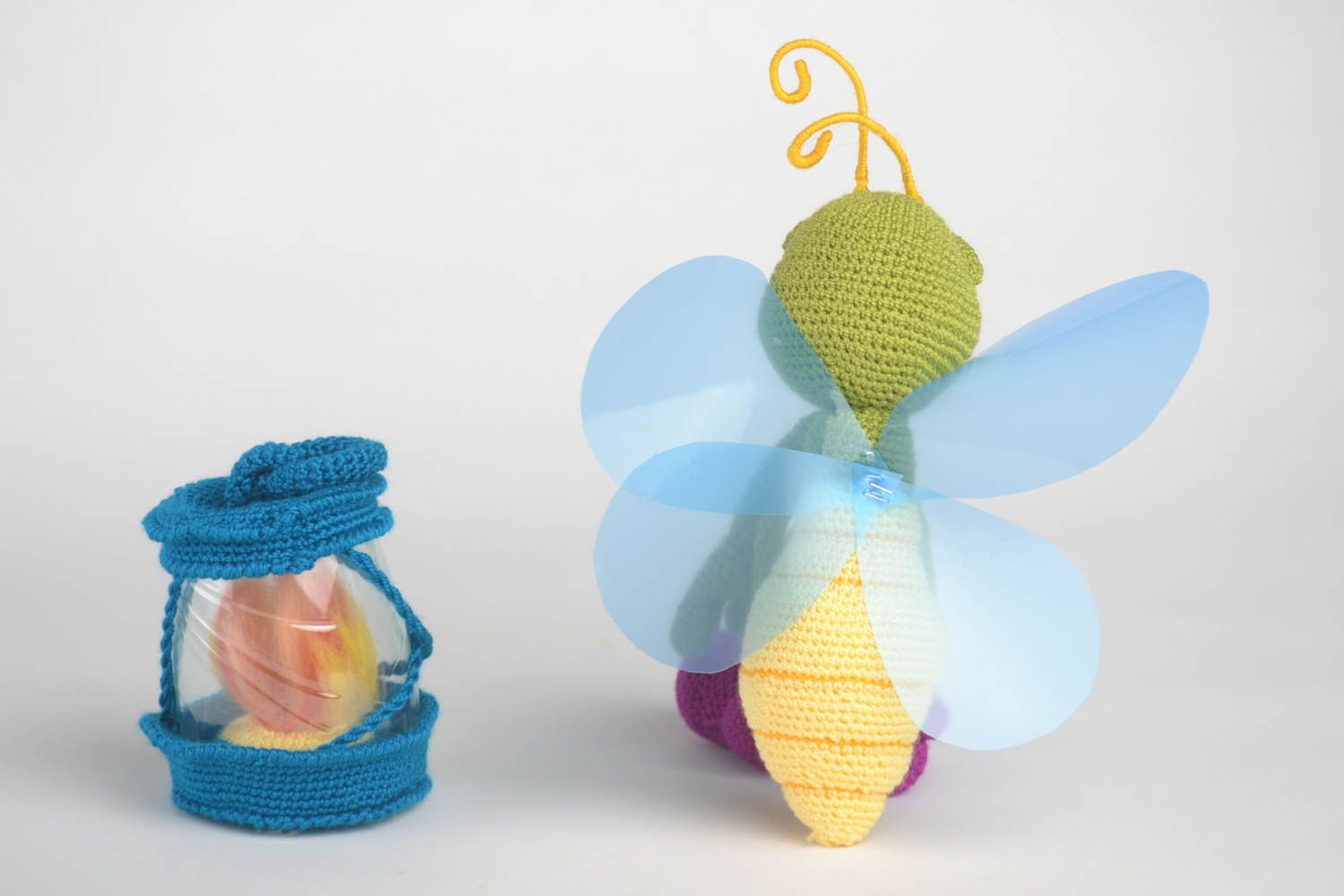 Juguete artesanal tejido peluche para niños regalo original Grillo con linterna foto 4