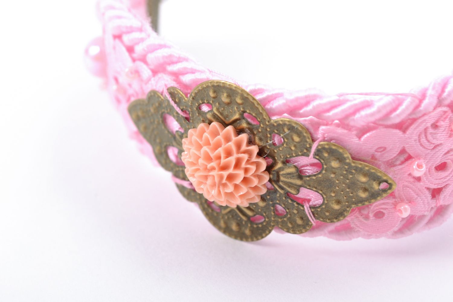 Bracelet en textile rose avec boucle métallique et perles fantaisie fait main photo 5