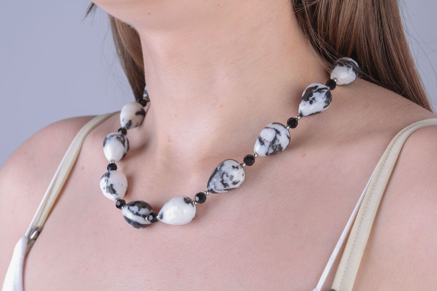 Bead neckace with natural stones photo 4