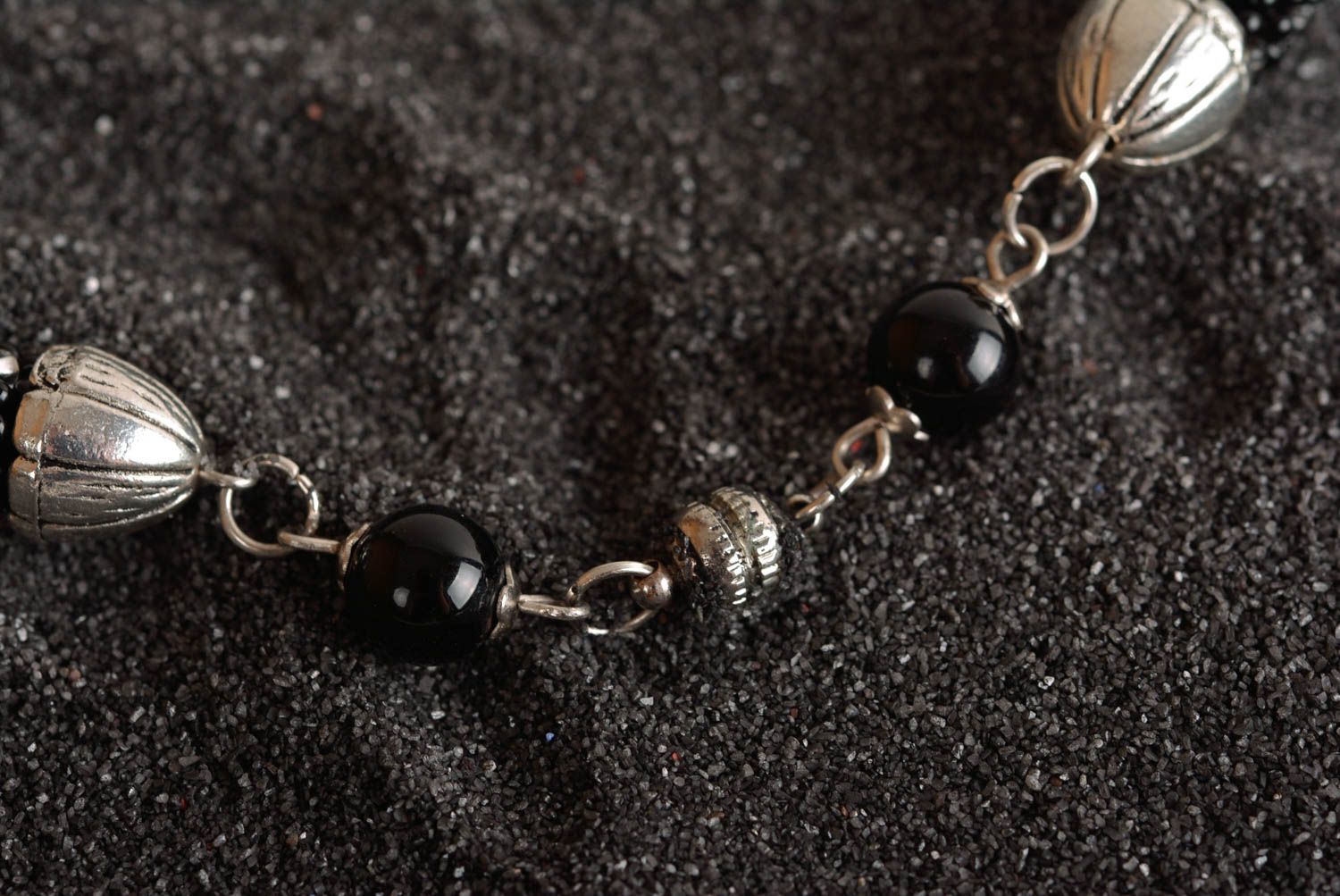 Collier spirale Bijou fait main noir élégant en perles de rocaille Cadeau femme photo 3