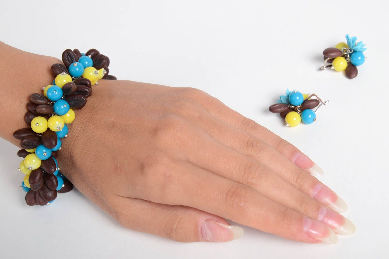 Charm beaded bracelet for women with yellow, blue, and coffee beads photo 2