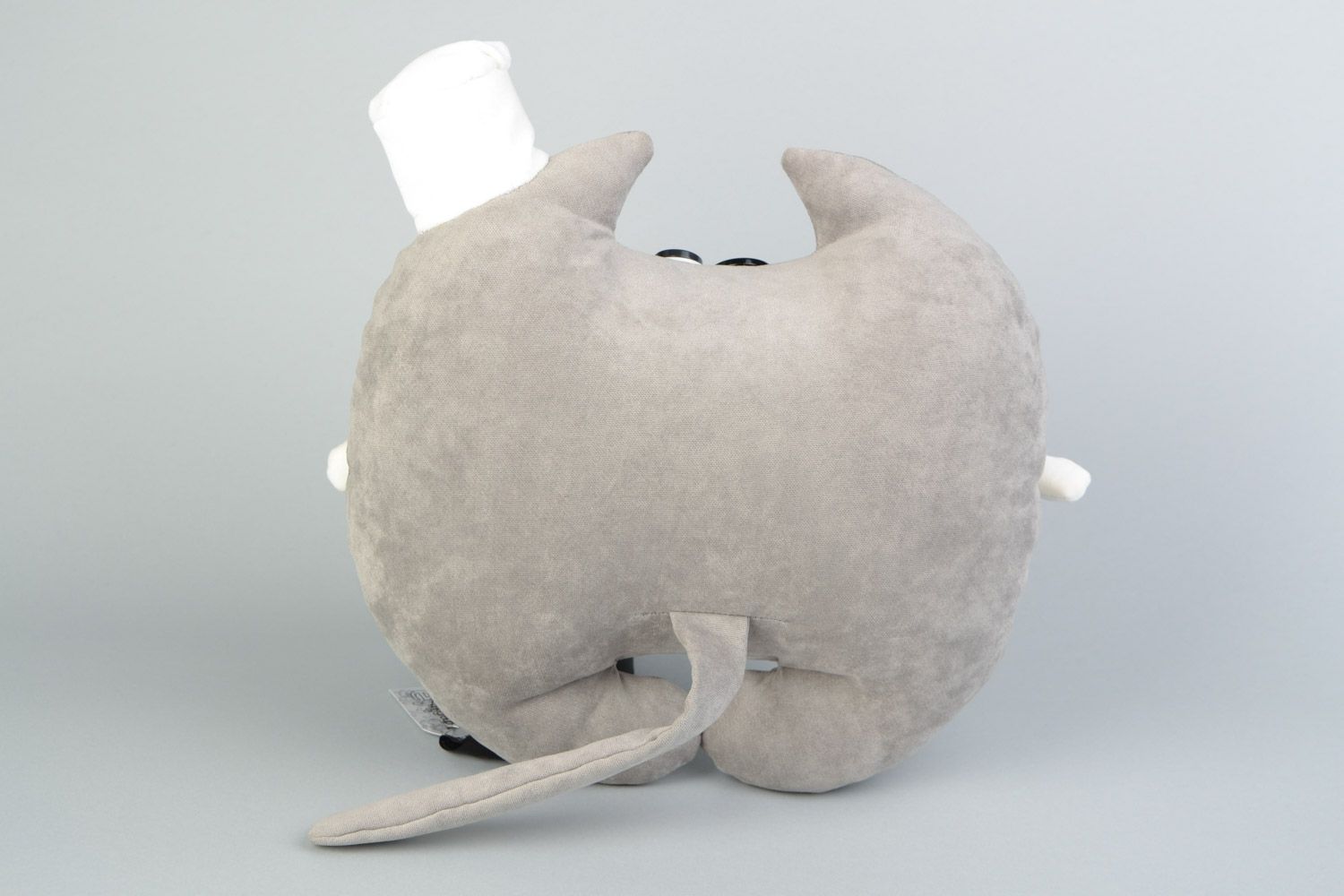 Интерьерная игрушка-подушка в виде серого кота повара из флока ручной работы фото 4