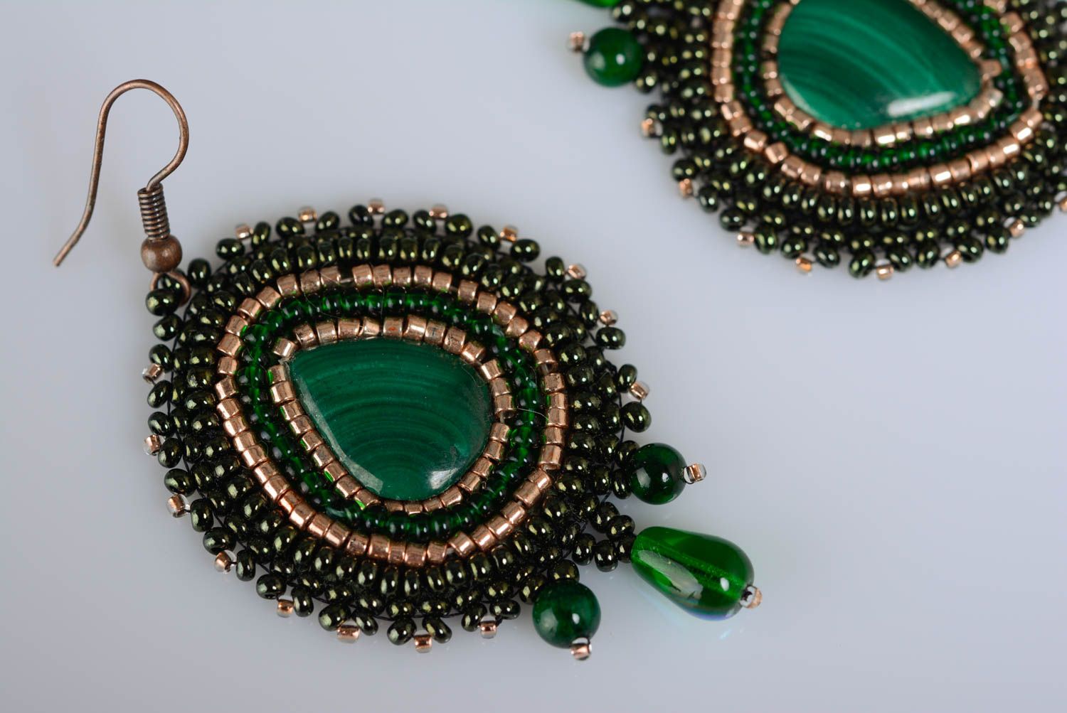 Boucles d'oreilles en perles de rocaille et malachite vertes faites main femme photo 2