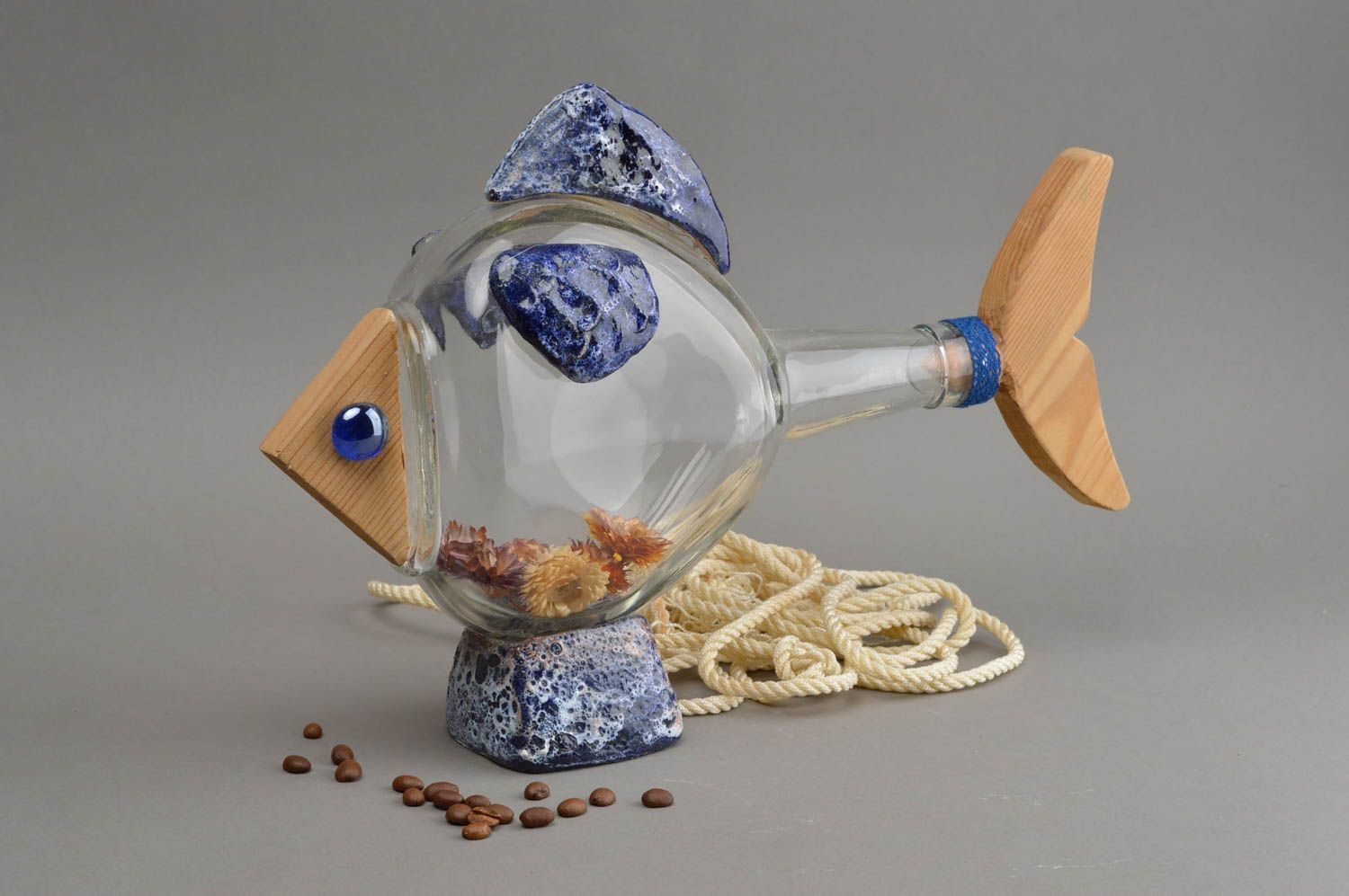 Dekorative handgemachte Glas Figur aus Flasche und Schamotteton für Arbeitsraum foto 1