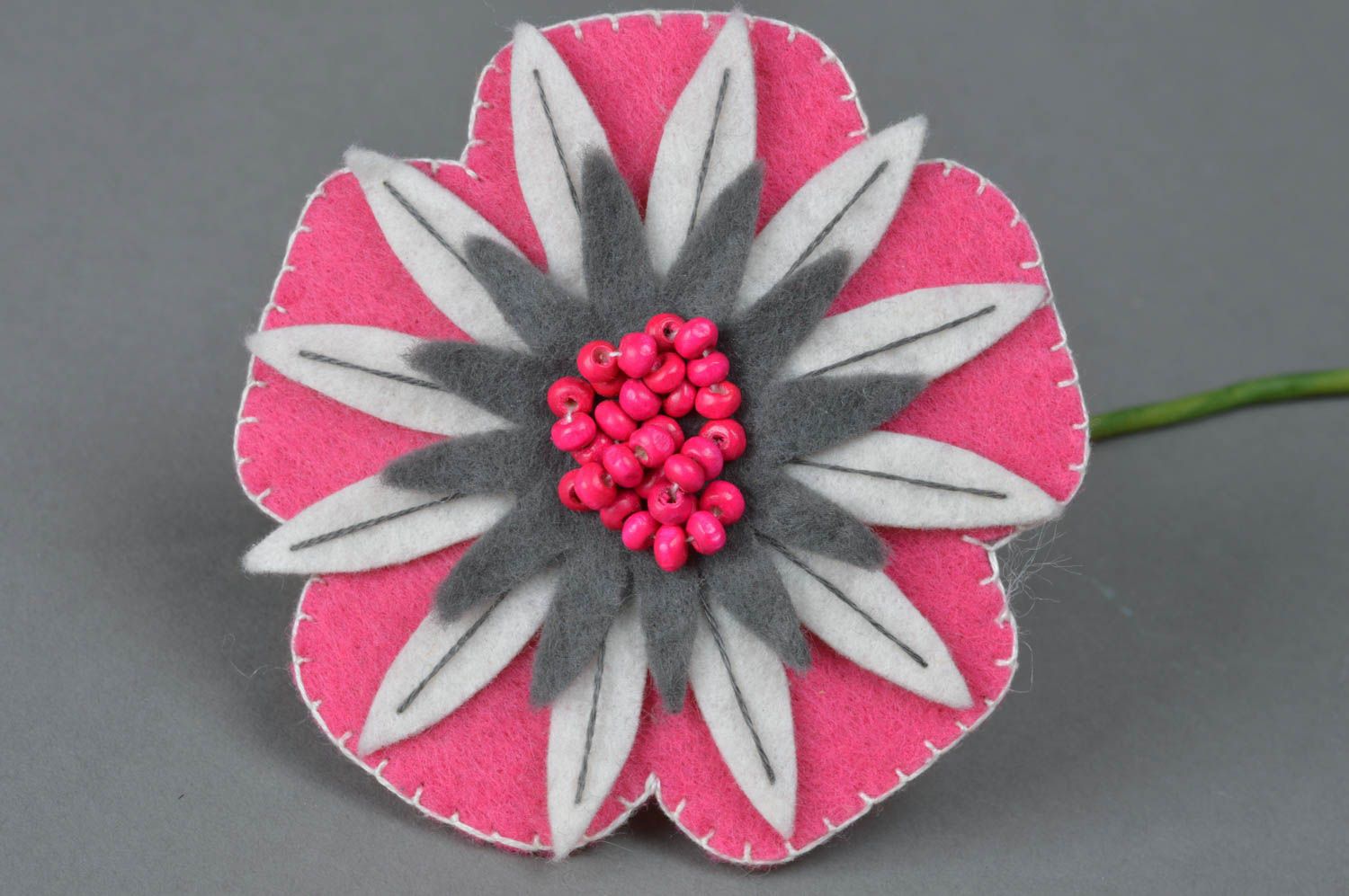 Красивый искусственный цветок из фетра розовый ручной работы для декора дома фото 2