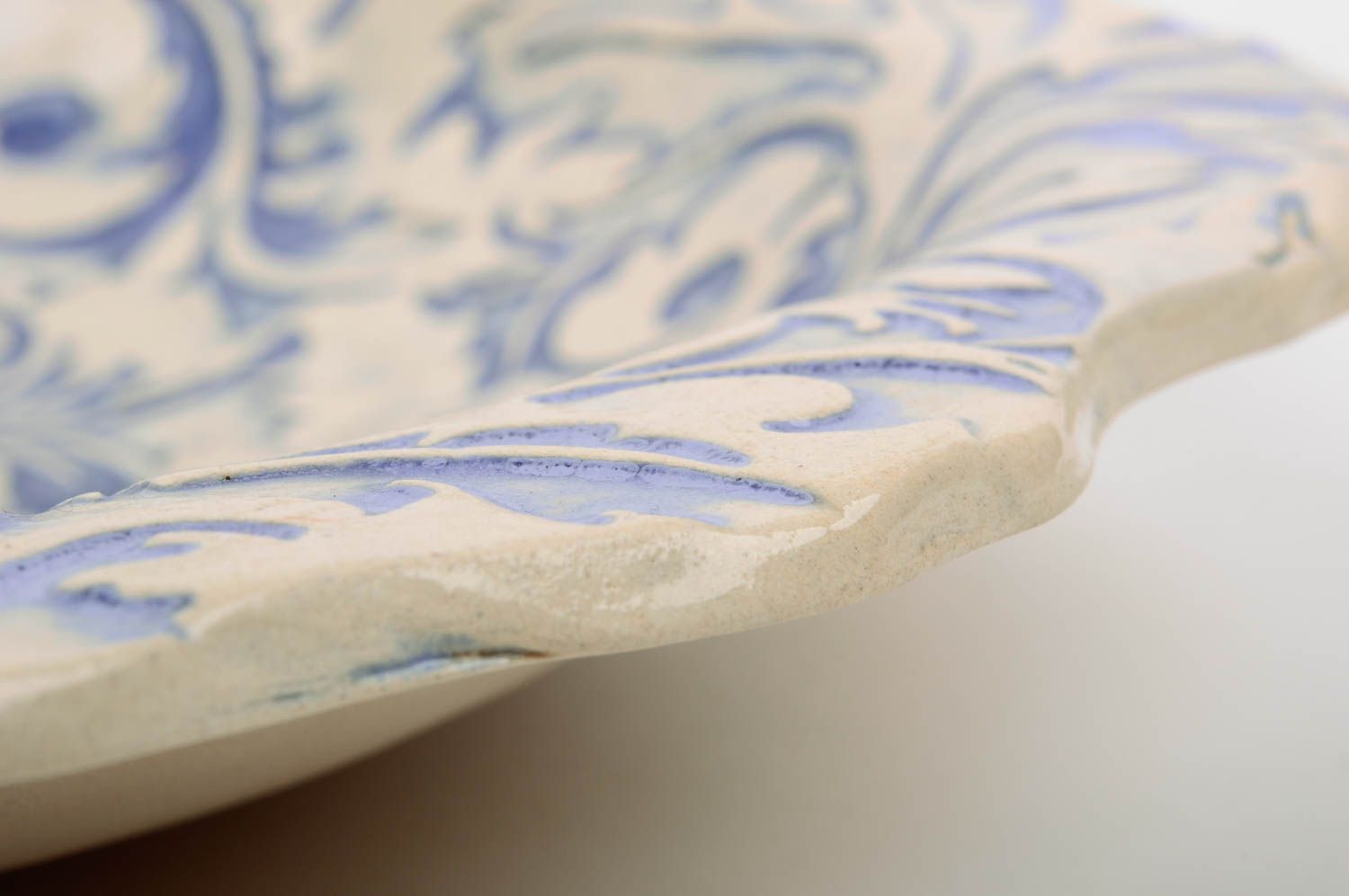 Plato de barro artesanal artículo de cerámica regalo original con ornamentos foto 5